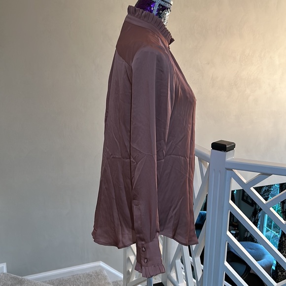 Ann Taylor med blouse - Picture 2 of 5